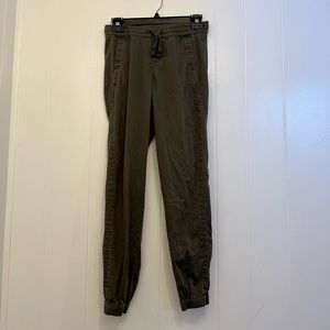 Union Bay XS army green joggers